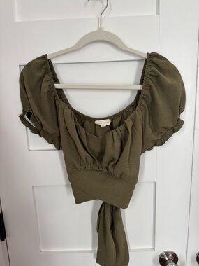 Pie In The Sky Olive Green Puff-Sleeve Crop Top with Tie Back size M